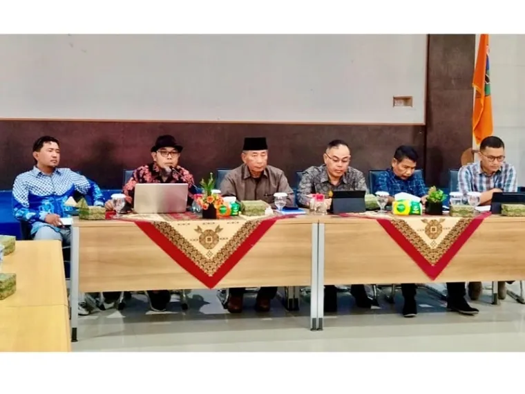 Anggota TPPD Kabupaten Pesisir Selatan Tahun  2025 (ki-ka): Novrial Bahrun, Arif Yumardi, Saidal Masfiyuddin, Kabid PPM Bapedalitbang Pessel, Fadli Amra, Nasral, dan Epaldi Bahar. FOTO: tusrisep