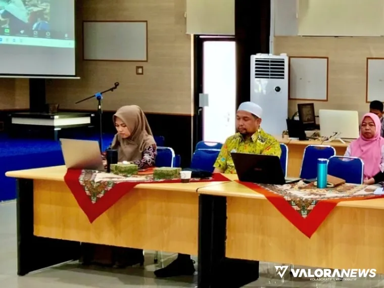 Dirut RSUD M Zein Painan, Kabupaten Pesisir Selatan, dr Muhammad Fahriza (dua dari kiri), saat memberikan keterangan &amp; masukan, terkait Program Nagari Sehat, di Aula Bapedalitbang, Sago, Painan, Kamis 8 Mei 2025, kemarin. FOTO: tusrisep