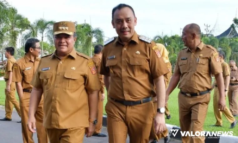 Bupati Agam, Benni Warlis bersama Muhammad Iqbal (Wabup) usai apel bersama Senin pagi di halaman kantor bupati. (humas)