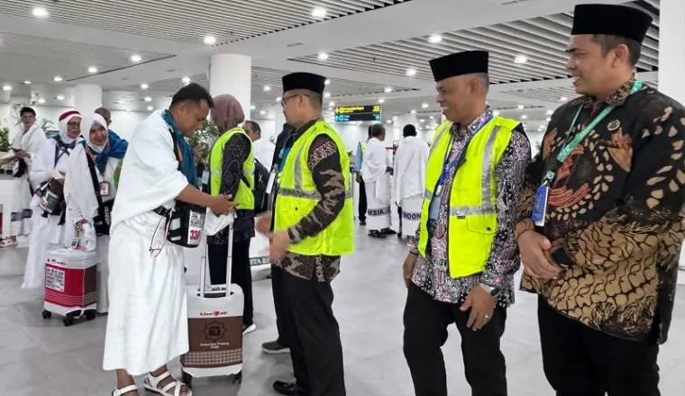 Ilustrasi Ekonomi Politik dan Politik Ekonomi Haji: Ibadah yang Tak Pernah Netral