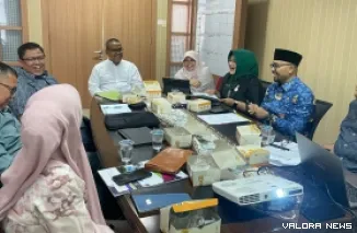 Asisten Ekonomi Pembangunan Setdaprov Sumbar, Ary Yuswandi pimpin rapat bersama OPD terkait, matangkan rencana kerjasama di bidang pangan dengan Pemerintah Provinsi Jambi, Bengkulu, dan Lampung, Jumat. (humas)