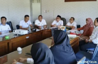 Pj Sekda Pasbar, Dodi San Ismail membuka sosialisasi pembentukan Koperasi Desa (Kopdes) Merah Putih yang digelar Pemkab Pasbar secara daring, Rabu. (humas)