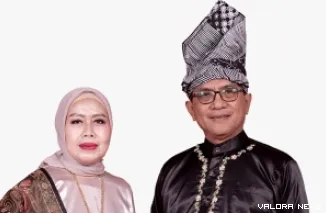 Ketua Umum DPP PKDP, John Kenedy Azis dan istri. (istimewa)