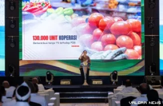 Ketua DPR RI, Puan Maharani memberikan sambutan pada Rapat Pimpinan Nasional (Rapimnas) Dekopin yang digelar di Hotel Sultan, Jakarta Pusat, Senin. (humas)