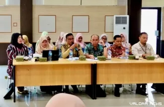 Sekretaris Dinas Kesehatan Pessel, Jafri Wandi (3 dari kiri) saat memberikan keterangan & masukan, terkait Program Nagari Sehat, di Aula Bapedalitbang, Sago, Painan, Kamis 8 Mei 2025, kemarin. FOTO: tusrisep