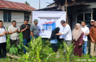 Wali Kota Pekanbaru, Agung Nugroho meninjau lokasi pembangunan RLH, Jalan Duyung, Kelurahan Sri Meranti, Kecamatan Rumbai, Kamis. (humas)