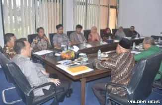Wabup Agam, Muhammad Iqbal memimpin rapat exit meeting dengan tim pemeriksa BPK Perwakilan Provinsi Sumatera Barat, di aula kantor bupati Agam, Kamis. (humas)