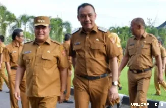 Bupati Agam, Benni Warlis bersama Muhammad Iqbal (Wabup) usai apel bersama Senin pagi di halaman kantor bupati. (humas)