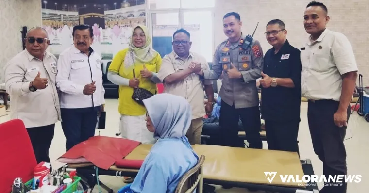 Camat Nanggalo, Amrizal Rengganis bersama Iptu Ibnu Mas&#039;ud (Kapolsek Nanggalo) beserta pengurus PMI Padang dan jajaran, saat pembukaan donor darah di kantor kecamatan, Kamis pagi. (humas)