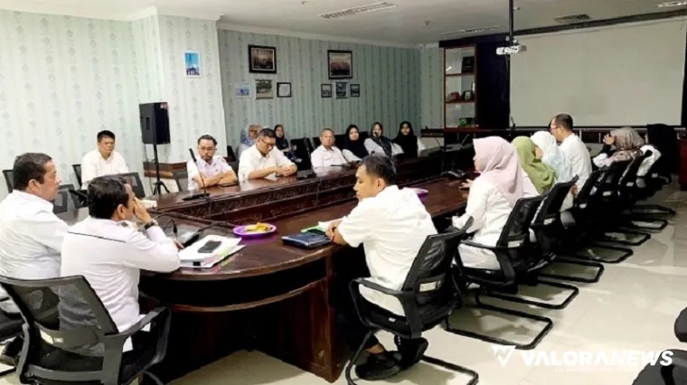 Inspektorat Pekanbaru melakukan peninjauan tata kelola pengadaan barang dan jasa pada PBJ Setda Pekanbaru, di Ruang Serbaguna Bagian PBJ Lantai 2 Gedung Utama Komplek Perkantoran Walikota Tenayan Raya, Rabu. (humas)