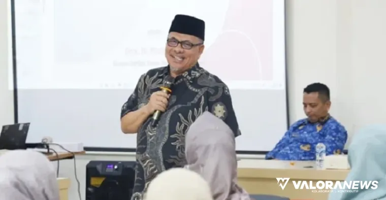 Ketua DPRD Sumbar, Muhidi membuka kegiatan Bimtek Pluzi Academy Angkatan I yang digelar di Aula PLUT KUMKM Dinas Koperasi dan UMKM Sumbar, Selasa. (humas)