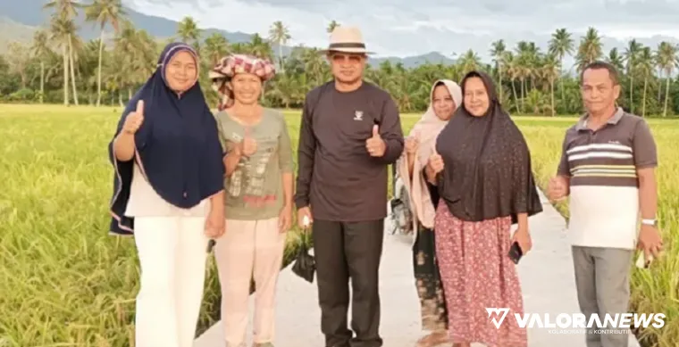 Ketua Komisi II DPRD Sumatra Barat, Khairuddin Simanjuntak meninjau lokasi pengerjaan pembangunan JUT di Nagari Tarung-Tarung Selatan, Kecamatan Rao, Sabtu. (humas)