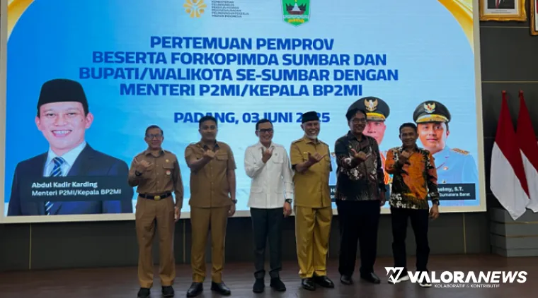 Menteri Perlindungan Pekerja Migran (P2MI)/Kepala BP2MI RI Abdul Kadir Karding, saat silaturrahim dengan Gubernur dan Wakil Gubernur Sumbar serta para Kepala Daerah di Auditorium Istana Gubernur Sumbar, Selasa. (humas)