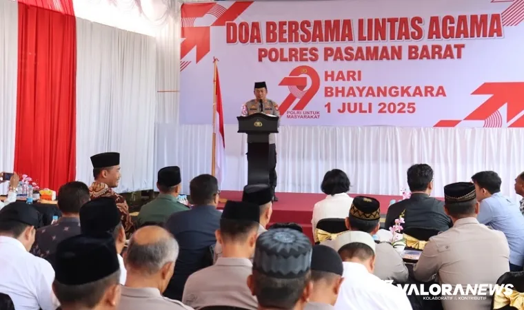 Kapolres Pasaman Barat, AKBP Agung Tribawanto memberikan sambutan pada kegiatan doa bersama lintas agama di Mapolres Pasbar, Rabu. (humas)