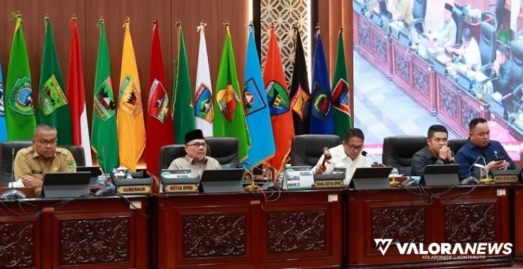 Wakil Ketua DPRD Sumbar, Evi Yandri memimpin rapat paripurna dengan agenda pandangan umum fraksi terhadap Ranperda PPA Tahun 2024 pada rapat paripurna, Senin. (humas)