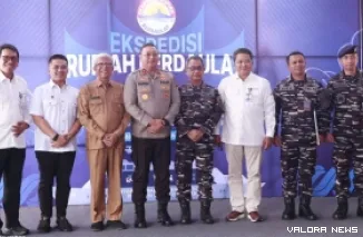 Wakil Ketua DPRD Sumbar, M Iqra Chissa Putra menghadiri pelepasan tim Ekspedisi Rupiah Berdaulat ke daerah kategori 3T, Kabupaten Kepulauan Mentawai, di Dermaga Teluk Bayur, Selasa. (humas)