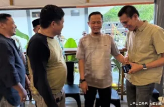 Wako Pekanbaru, Agung Nugroho temui dua kelompok pemuda yang dikabarkan tengah memperebutkan lahan parkir di kawasan Pasar Induk Terminal Bandar Raya Payung Sekaki Jalan Tuanku Tambusai Ujung, Jumat sore (humas)