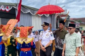Bupati Hendrajoni saat meresmikan Kantor Wali Nagari Lunang I di Kecamatan Lunang, Kabupaten Pesisir Selatan, Sumatera Barat, Rabu (18/6/2025). FOTO: Bagian Prokopim Setkab Pesisir Selatan