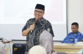 Ketua DPRD Sumbar, Muhidi membuka kegiatan Bimtek Pluzi Academy Angkatan I yang digelar di Aula PLUT KUMKM Dinas Koperasi dan UMKM Sumbar, Selasa. (humas)