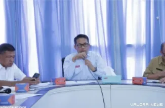 Wakil Ketua DPRD Sumatera Barat, Evi Yandri Rajo Budiman dan rombongan Komisi II, pimpin dialog dengan Pemkab Pasbar dan instansi terkait, sekaitan implementasi HGU di wilayah itu, Sabtu. (humas)