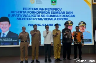 Menteri Perlindungan Pekerja Migran (P2MI)/Kepala BP2MI RI Abdul Kadir Karding, saat silaturrahim dengan Gubernur dan Wakil Gubernur Sumbar serta para Kepala Daerah di Auditorium Istana Gubernur Sumbar, Selasa. (humas)