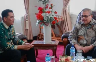 Ketua DPRD Bukittinggi, Muhidi dialog dengan Kepala Istana Bung Hatta, Zulkarnain tentang peta jalan bangunan cagar budaya itu sebagai destinasi wisata, Sabtu. (humas)