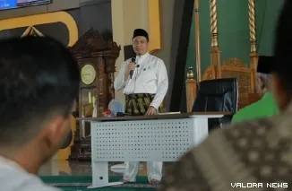 Wakil Wali Kota Pekanbaru, Markarius Anwar memberikan sambutan usai pelantikan pengurus Dunia Melayu Dunia Islam (DMDI) Kota Pekanbaru periode 2025-2028 di Pekanbaru, Senin pagi. (humas)