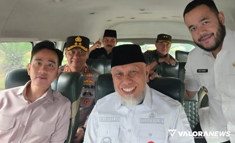 Gubernur Sumbar, Mahyeldi bersama Wapres Gibran Rakabuming Raka serta Fadly Amran (Wako Padang), Pangdam I BB, Kapolda Sumbar dan Ketua LKAAM, dalam perjalanan kunjungan kerja di Sumbar, Rabu. (humas)