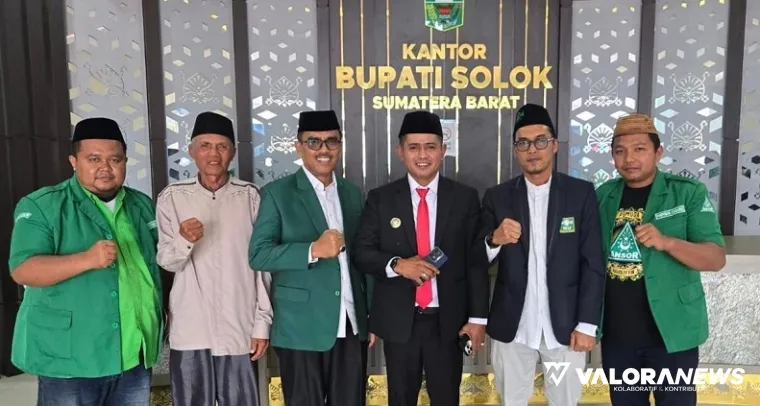 Mustasyar (Dewan Pembina) PCNU Kabupaten Solok, Jon Firman Pandu bersama Ketua PCNU Kabupaten Solok, Afrizen dan jajaran pengurus, usai audiensi terkait rencana PD-PKPNU Angkatan II Kawasan Islamic Centre Koto Baru. (istimewa)