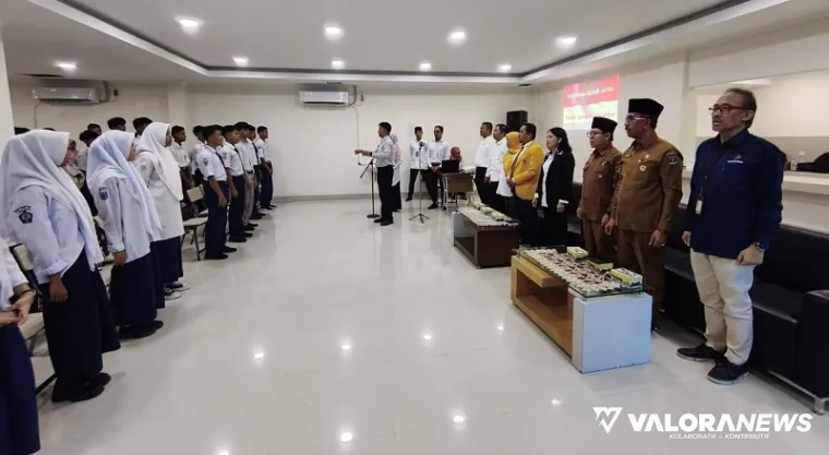 Kepala Dinas Sosial (Dinsos) Sumbar, Syaifullah mengikuti peluncuran sekolah rakyat di Komplek UNP, Senin. (humas)