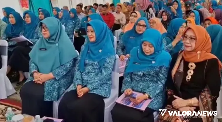 Proses verifikasi lapangan penilaian lomba gerakan PKK tingkat Provinsi Sumatera Barat tahun 2025 di Kelurahan Koto Selayan, Senin. (humas)