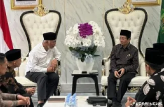 Gubernur Sumatera Barat, Mahyeldi dan jajaran, temui Menag Prof KH Nasaruddin Umar di ruang kerjanya, Kamis. (humas)