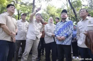 Wakil Ketua Komisi IV DPR RI, Alex Indra Lukman memimpin Tim Kunjungan Kerja Komisi IV DPR RI ke Taman Wisata Alam (TWA) Punti Kayu, Palembang, Jumat. (humas)