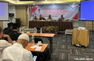 Kasat Intel Polresta Bukittinggi, Polresta Bukittinggi, AKP Pradifta Danan Jaya Pangihutan Simanjuntak jadi narasumber pada dalam peningkatan kapasitas dan peran serta Ormas dalam pembangunan daerah, di Bukittinggi, Selasa. (hamriadi)
