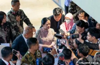 Ketua DPR, Puan Maharani diwawancarai wartawan terkait pembahasan RUU KUHAP yang terkesan tertutup usai rapat paripurna, Selasa. (humas)