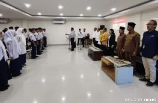 Kepala Dinas Sosial (Dinsos) Sumbar, Syaifullah mengikuti peluncuran sekolah rakyat di Komplek UNP, Senin. (humas)