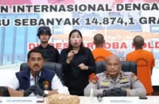 Waka Polda Riau, Brigjen Pol Andrianto Jossy Kusumo memberikan keterangan pers terkait pengungkapkan kasus narkoba senilai belasan miliar rupiah, di Pekanbaru, Rabu. (humas)