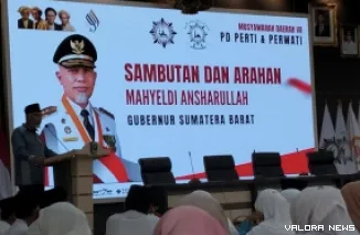 Gubernur Sumbar, Mahyeldi memberikan sambutan pada pembukaan Musda PD Perti Sumbar di auditorium gubernuran, Kamis. (humas)
