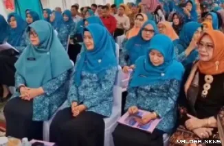 Proses verifikasi lapangan penilaian lomba gerakan PKK tingkat Provinsi Sumatera Barat tahun 2025 di Kelurahan Koto Selayan, Senin. (humas)