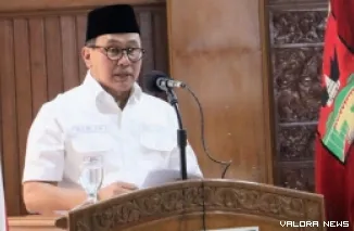 Wako Bukittinggi, Ramlan Nurmatias pada rapat paripurna dengan agenda jawaban atas pandangan umum anggota fraksi terhadap RPJMD 2025-2029, Rabu. (hamriadi)