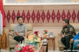 Wali Kota Sibolga, Akhmad Syukri Nazry Penarik dan jajaran, dialog dengan Wagub Sumbar, Vasko Ruseimy di kediamannya, Jumat. (humas)