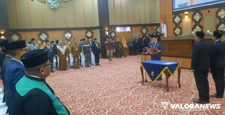 Wako Pekanbaru, Agung Nugroho melantik dan mengambil sumpah janji jabatan 36 pejabat administrator, pengawas dan fungsional di lingkungan Pemko Pekanbaru, Senin. (humas)