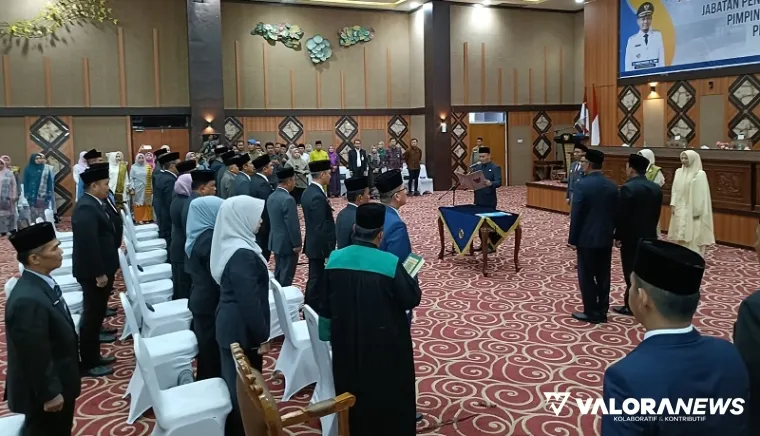 Wali Kota Pekanbaru, Agung Nugroho, melantik 27 pejabat eselon II di lingkungan Pemerintah Kota (Pemko) Pekanbaru, Jumat pagi. (humas)