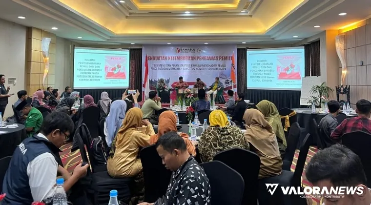 Bawaslu Bukittinggi gelar kegiatan sosialisasi guna Penguatan Kelembagaan Pengawas Pemilu pascaputusan pemisahan Pemilu oleh MK, Senin. (hamriadi)