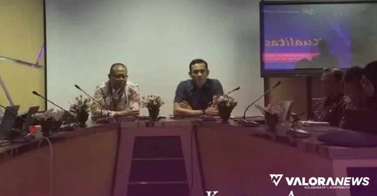 Kepala BPS Bukittinggi, Abdi Gunawan memberikan keterangan pers tentang pembinaan statistik sektoral di Bukittinggi Command Center (BCC), Kamis. (hamriadi)
