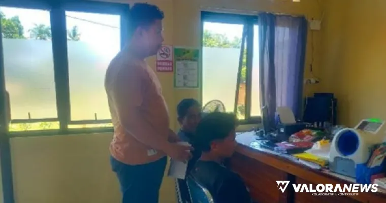Penyidik Polsek Lembang Malintang antarkan berpas perkara dan tersangka pada tim penuntut umum Kejari Pasbar, Rabu. (humas)