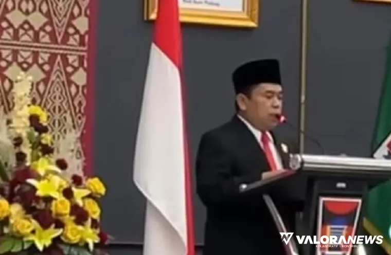 Juru bicara Fraksi PKS DPRD Padang, Mulyadi Muslim menyampaikan pendapat akhir tentang KUA PPAS Tahun 2026 dalam rapat paripurna, Rabu. (humas)