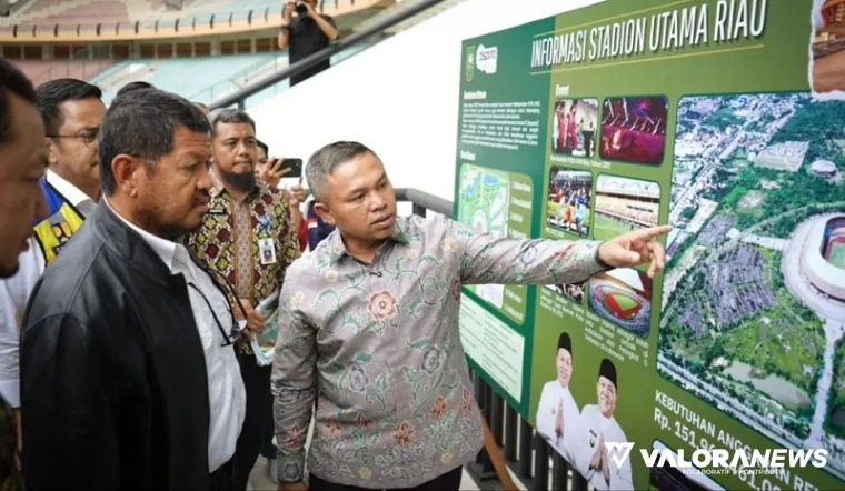 Gubernur Riau, Abdul Wahid mendampingi Wakil Ketua Komisi V DPR RI, Roberth Rouw dan anggota Komisi V, Syahrul Aidi Maazat saat kunjungan kerja ke Bumi Lancang Kuning, Kamis. (humas)