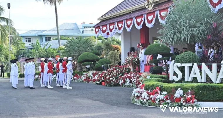 Gubernur Sumbar, Mahyeldi jadi inspektur upacara HUT ke-80 RI yang digelar di halaman istana gubernur, Ahad pagi. (humas)