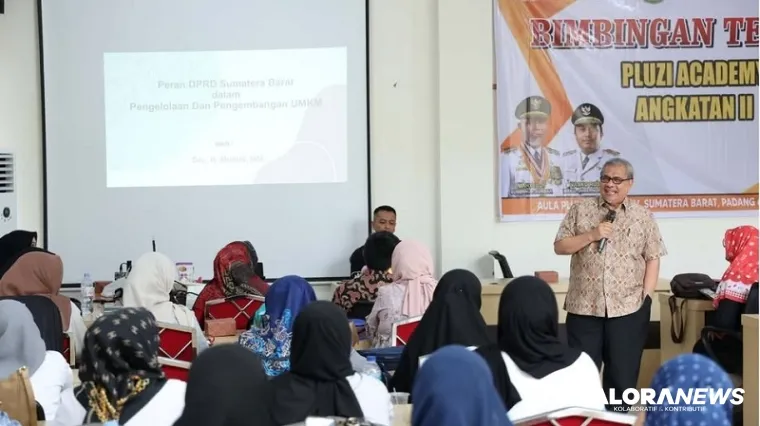 Ketua DPRD Sumbar, Muhidi jadi narasumber pada pelatihan Pluzi Academy Angkatan IV di Aula PLUT KUMKM Dinas Koperasi dan UMKM Sumbar, Selasa. (humas)